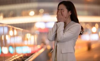 长期熬夜导致女性月经推迟